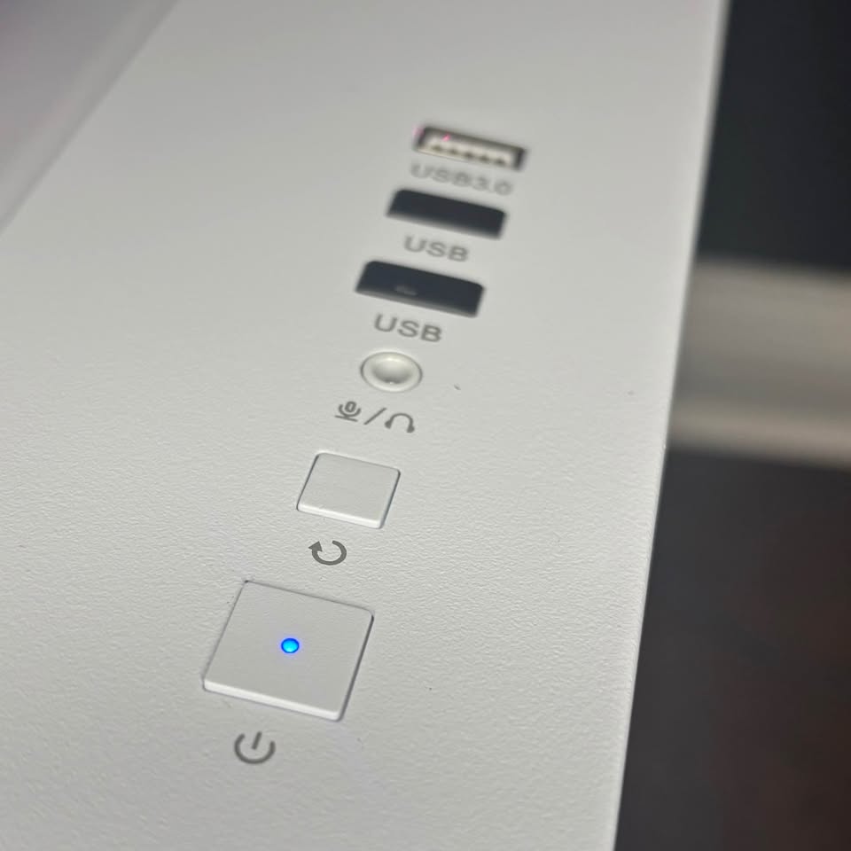 White Gaming PC (RTX 2060 6GB + AMD Ryzen 7 2700)